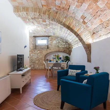 בית נופש In Historic With Pool And Tennis