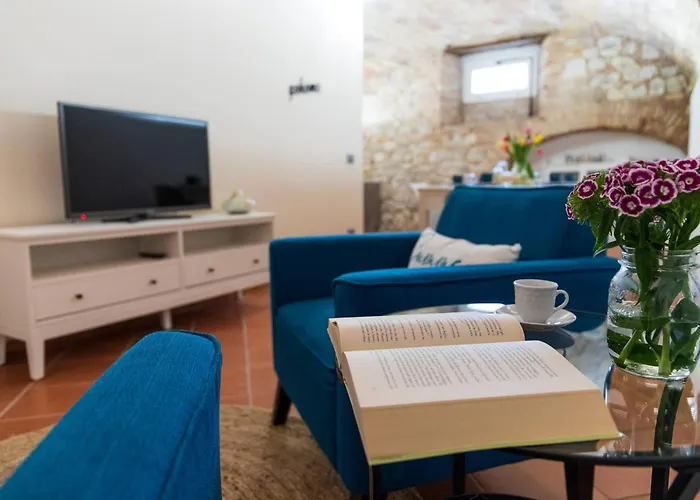 In Historic With Pool And Tennis *