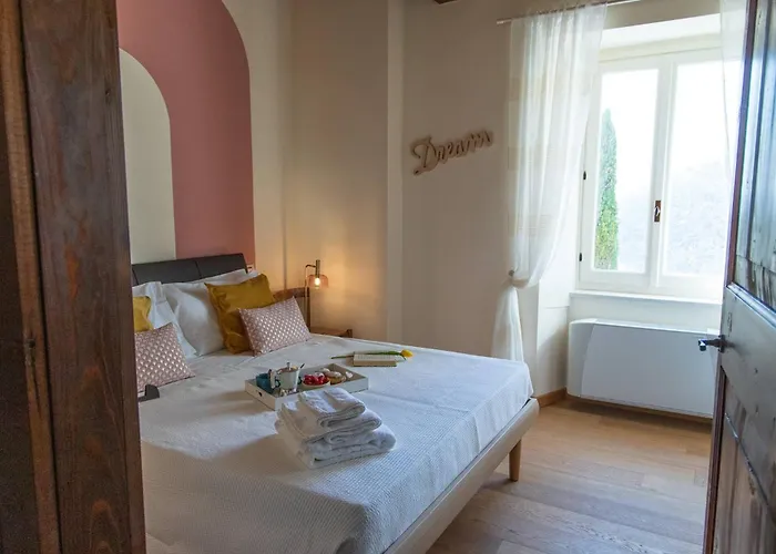 In Historic With Pool And Tennis *